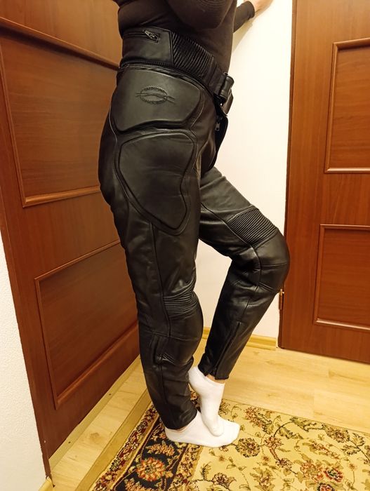 Spodnie damskie skórzane typu motocyklowego, sportowego
