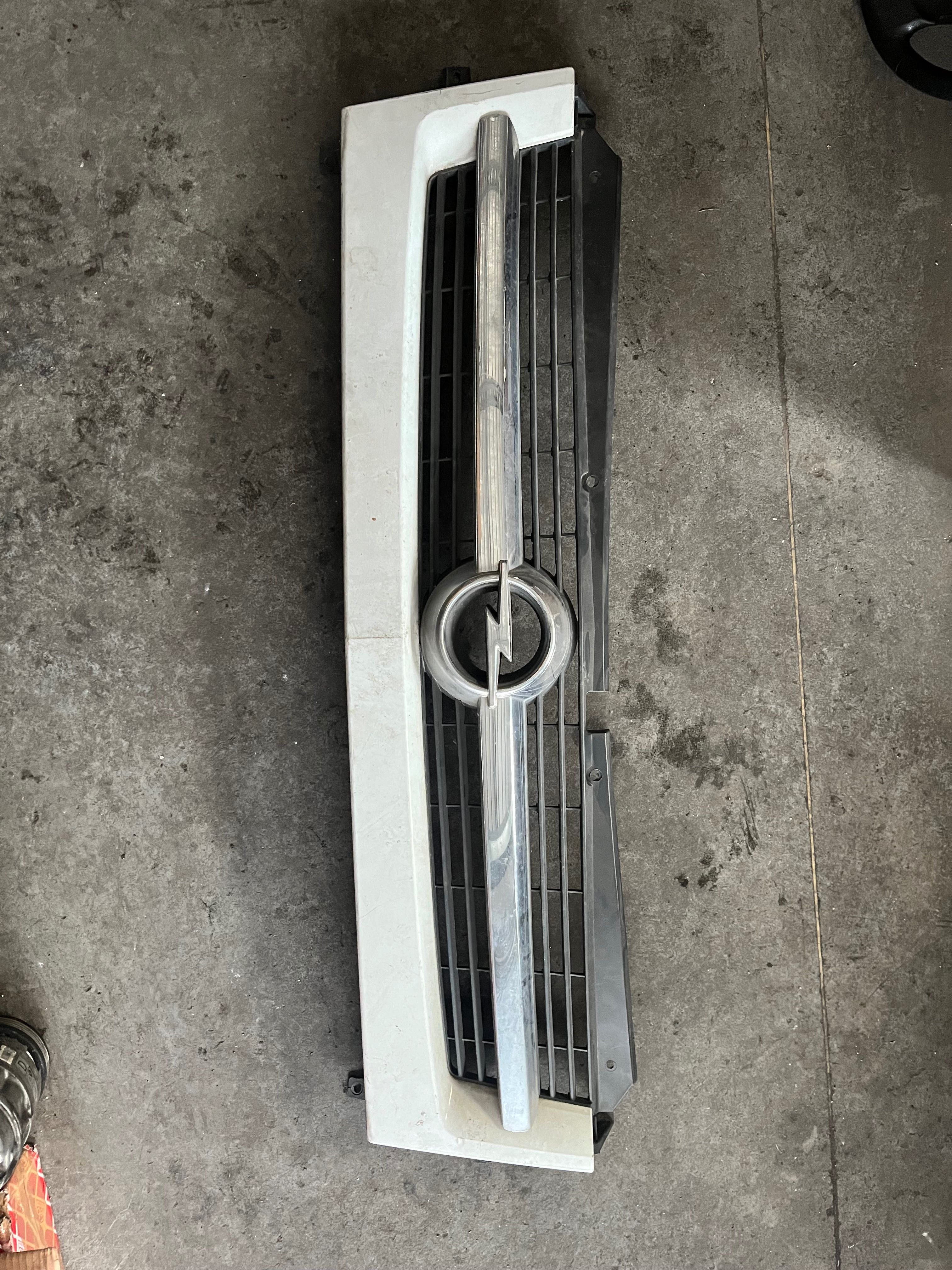 Opel Movano atrapa grill 03-10