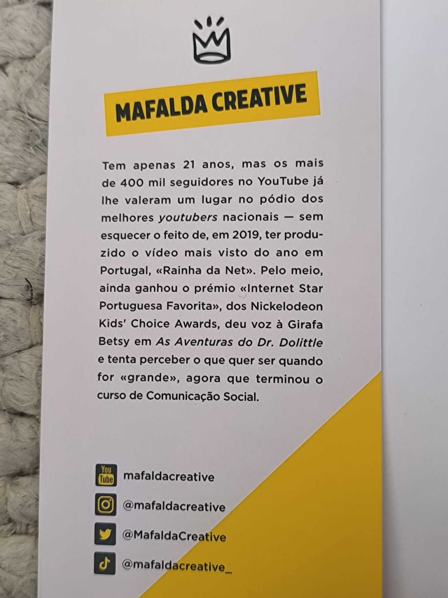 Uma Adolescente à Beira de Um Ataque de Nervos
de Mafalda Creative