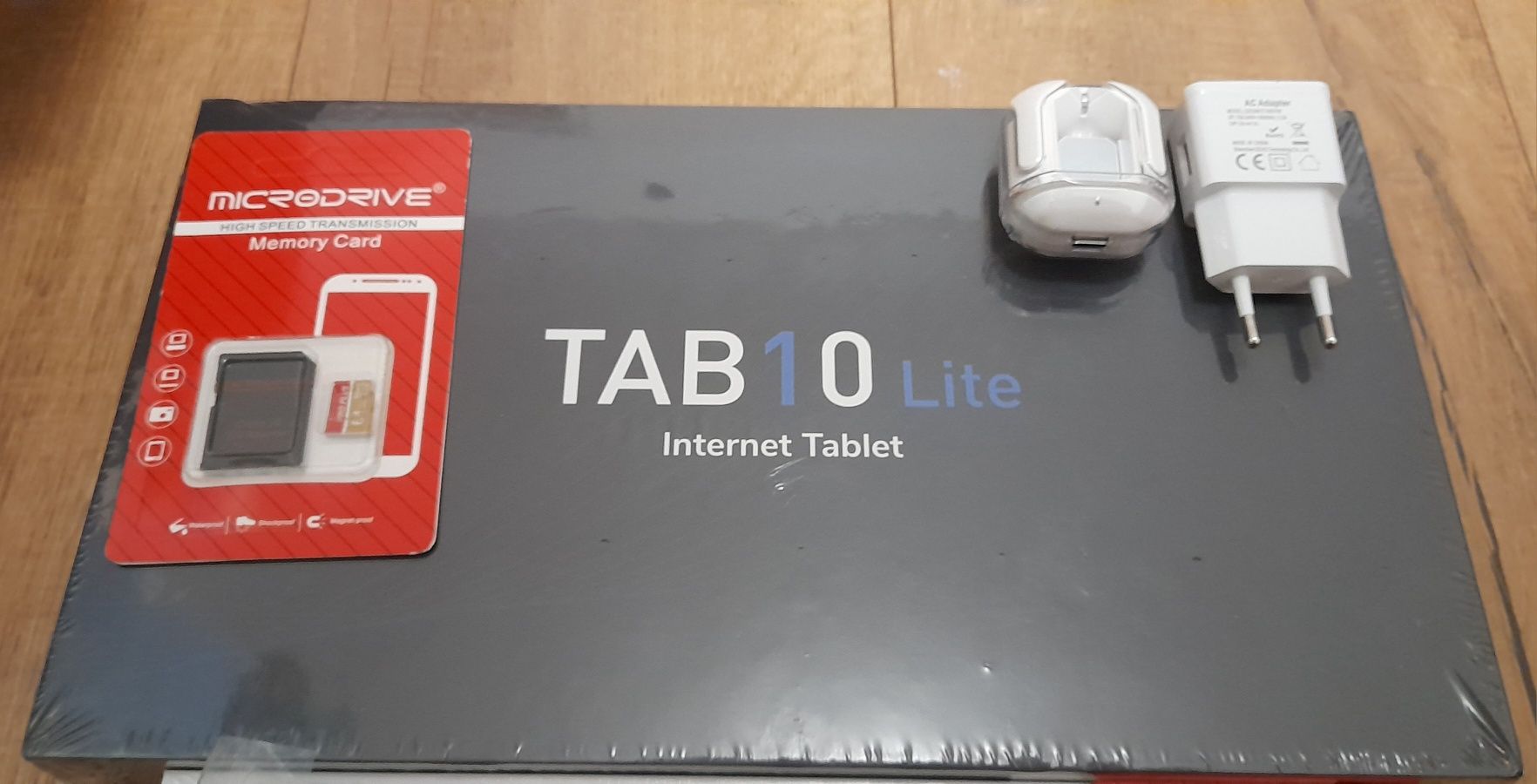 Tablet 4/32 GB z kartą SD 64GB, ładowarką i słuchawkami bluetooth