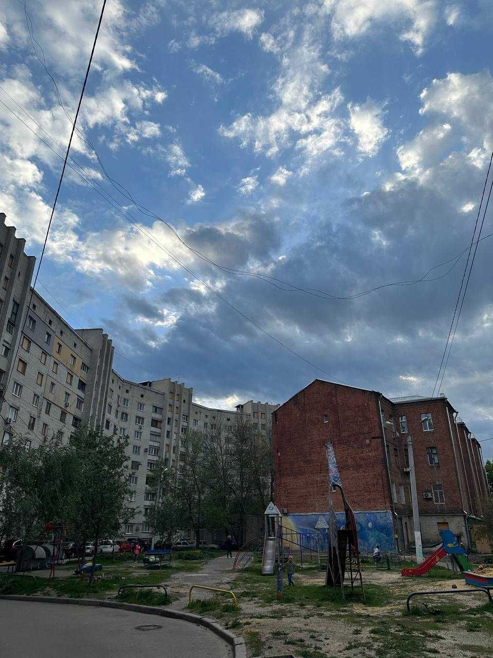 Продам  3кв метро Защитников Украины, Спортивная и Площадь Конституции