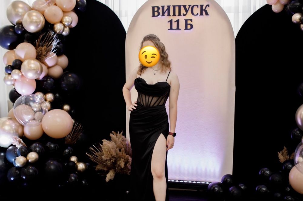 Гарна святкова корсетна сукня