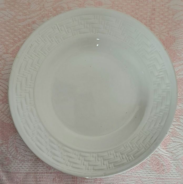 Prato fundo em faiança portuguesa,  efeito entrançado