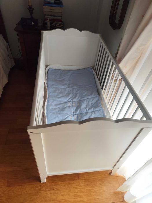 Berço HENSVIK IKEA com colchão