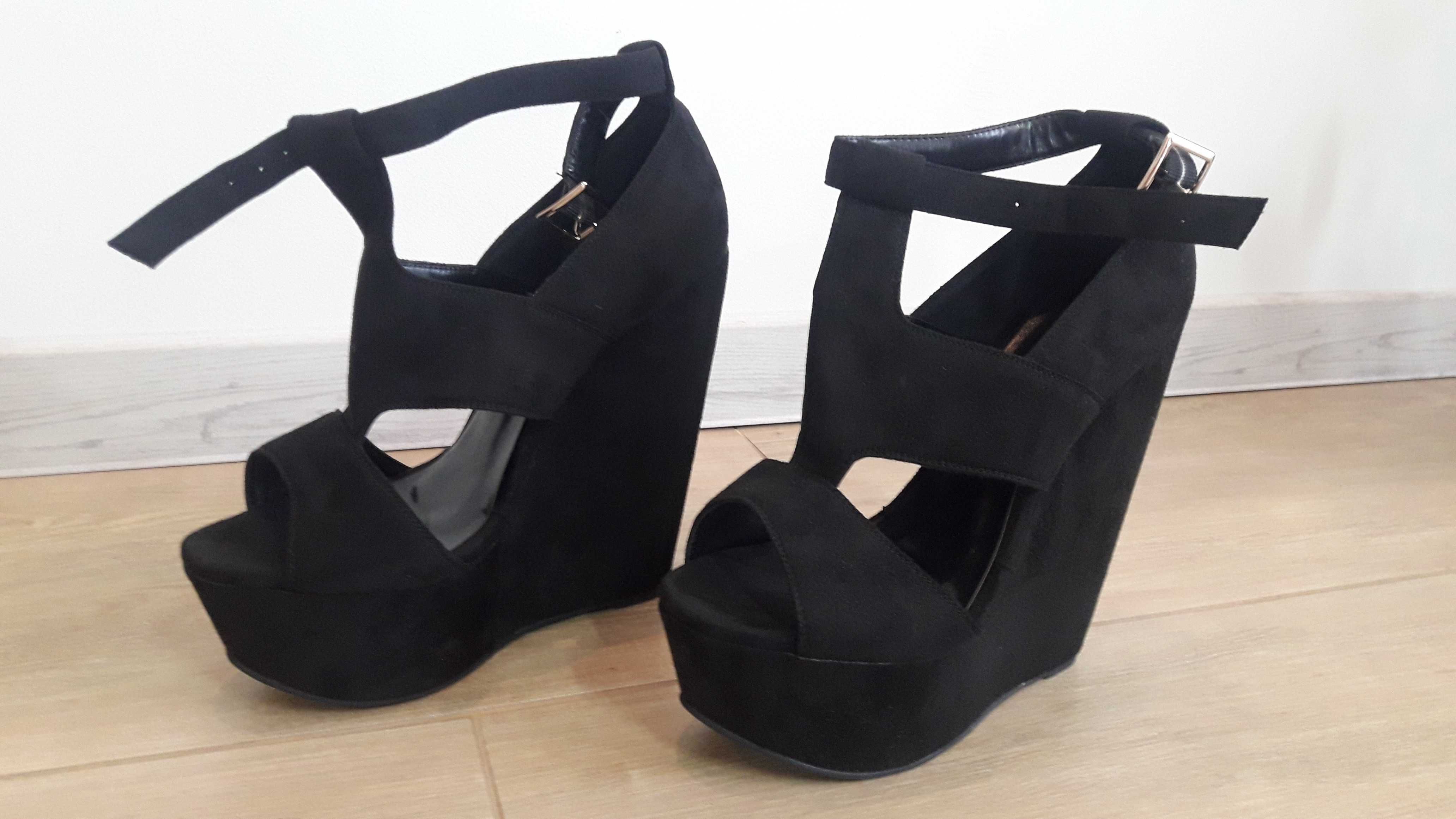 Wysokie Buty na koturnie i platformie