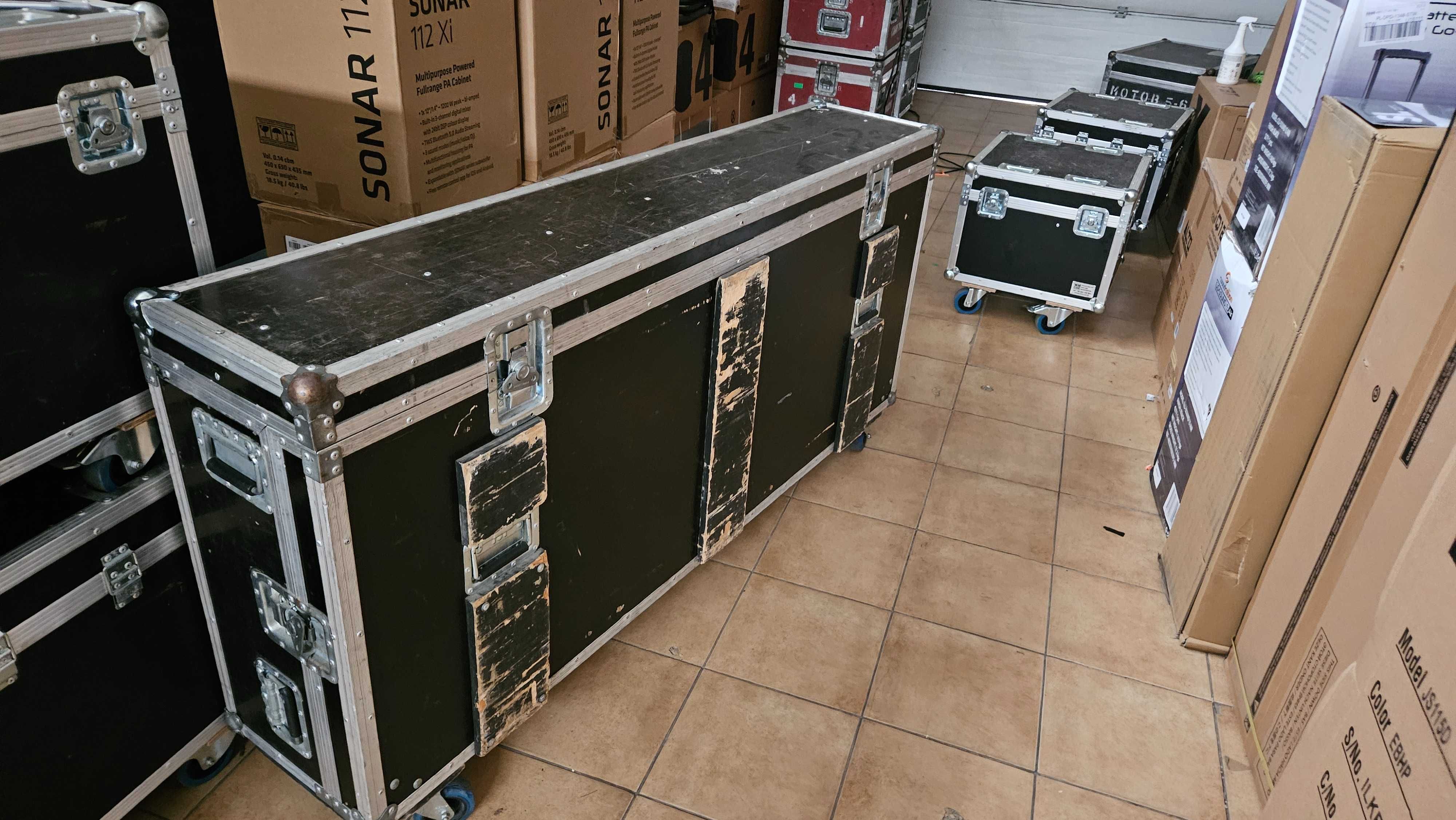 Mikser Soundcraft Vi6 + Stagerack 64/32 + Roadcases