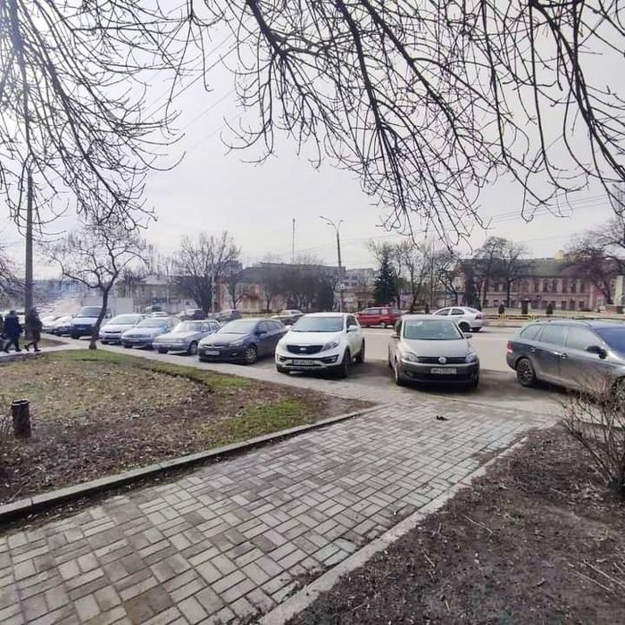 Комерційна будівля на пр. Соборний. Район Анголенко.