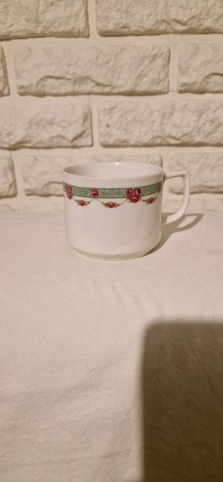 Filiżanki porcelana 8 sztuk różnych
