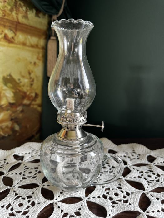 Szklana lampa naftowa kaganek