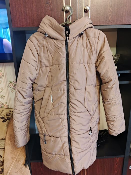 Пальто зимове на дівчинку 10-12 років