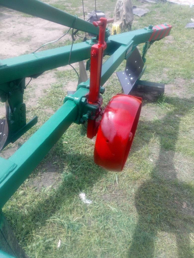 Продам плуг ПЛН 4-35