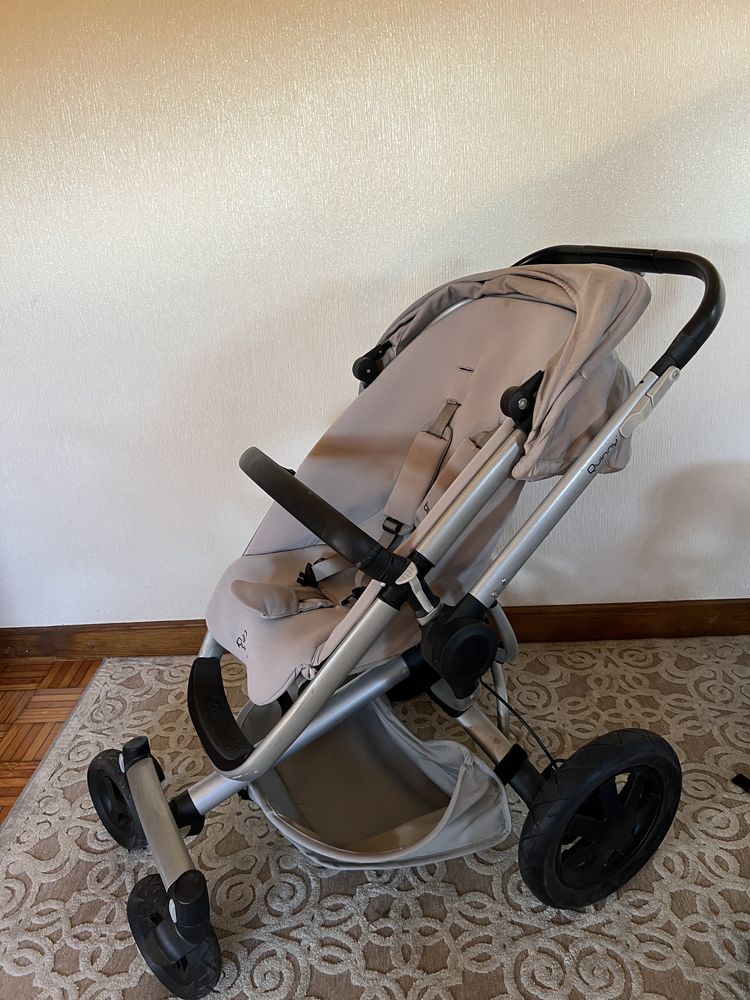 Carrinho quinny em bom estado
