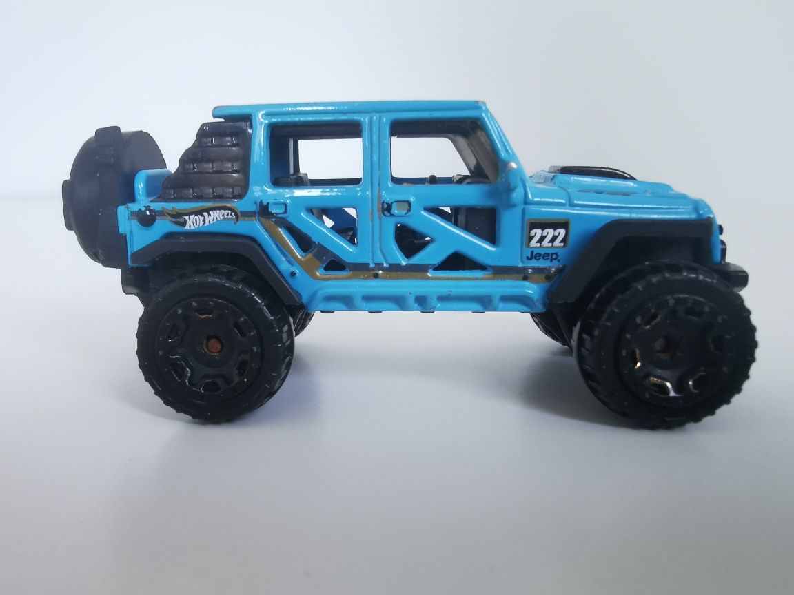 Hot Wheels Autko Resorak Model Jeep Wrangler 2017 rok