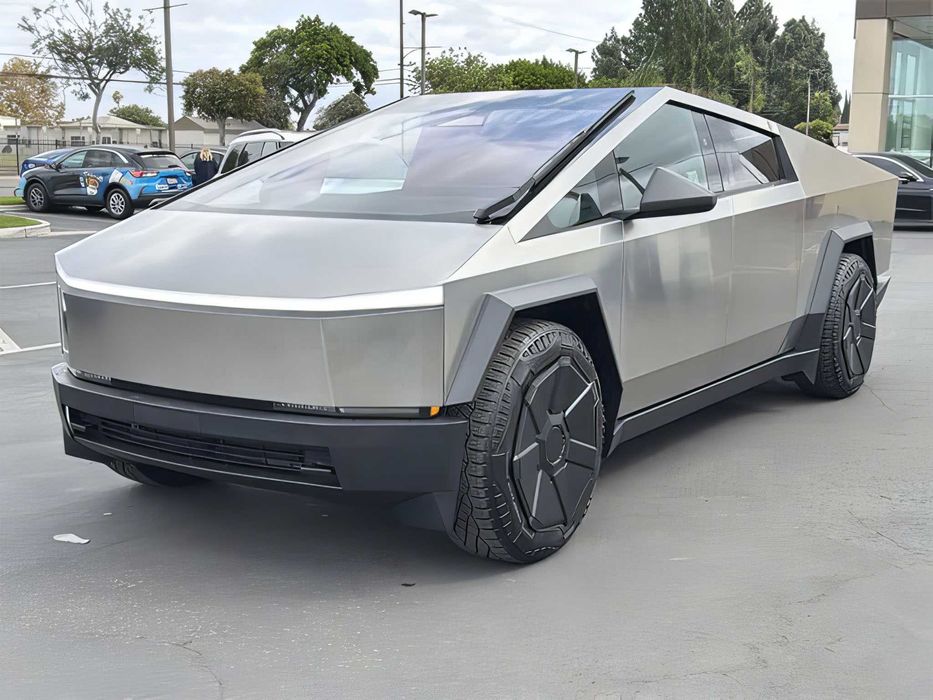 Tesla Cybertruck      2024