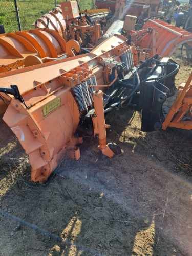 Pług do koparko ładowarki