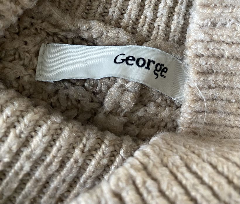 Beżowy sweter z golfem asymetryczny dluzszy tyl rozmiar 38/40