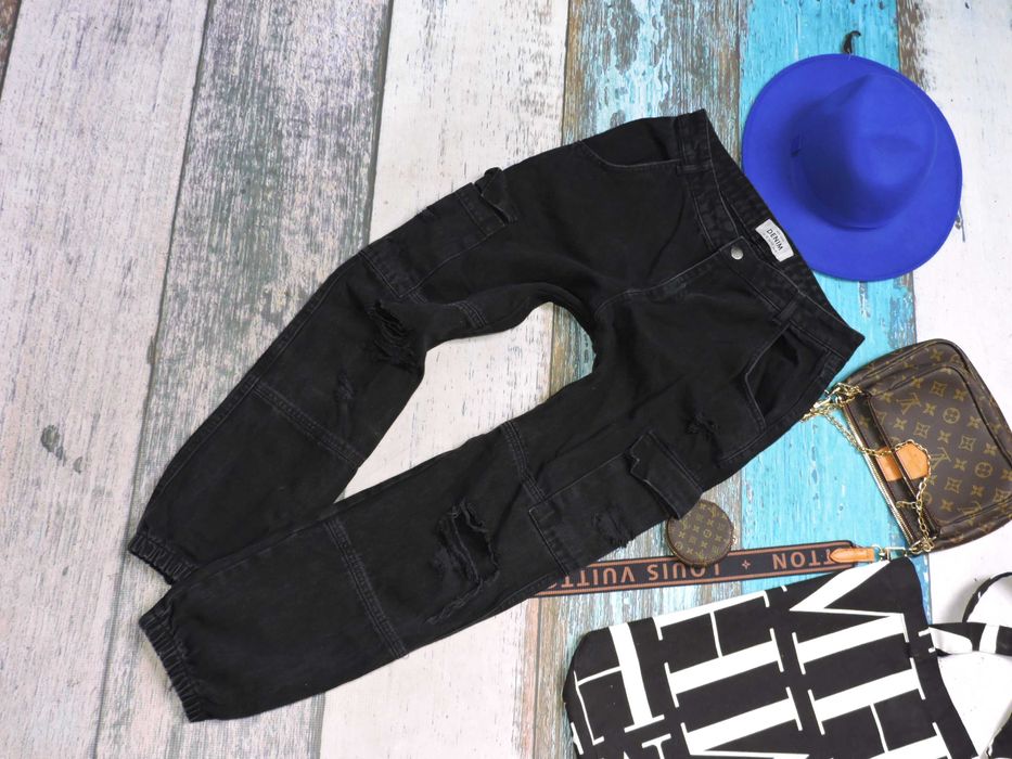 New Look Spodnie jeans mom wysoki stan dziury bojówki 40