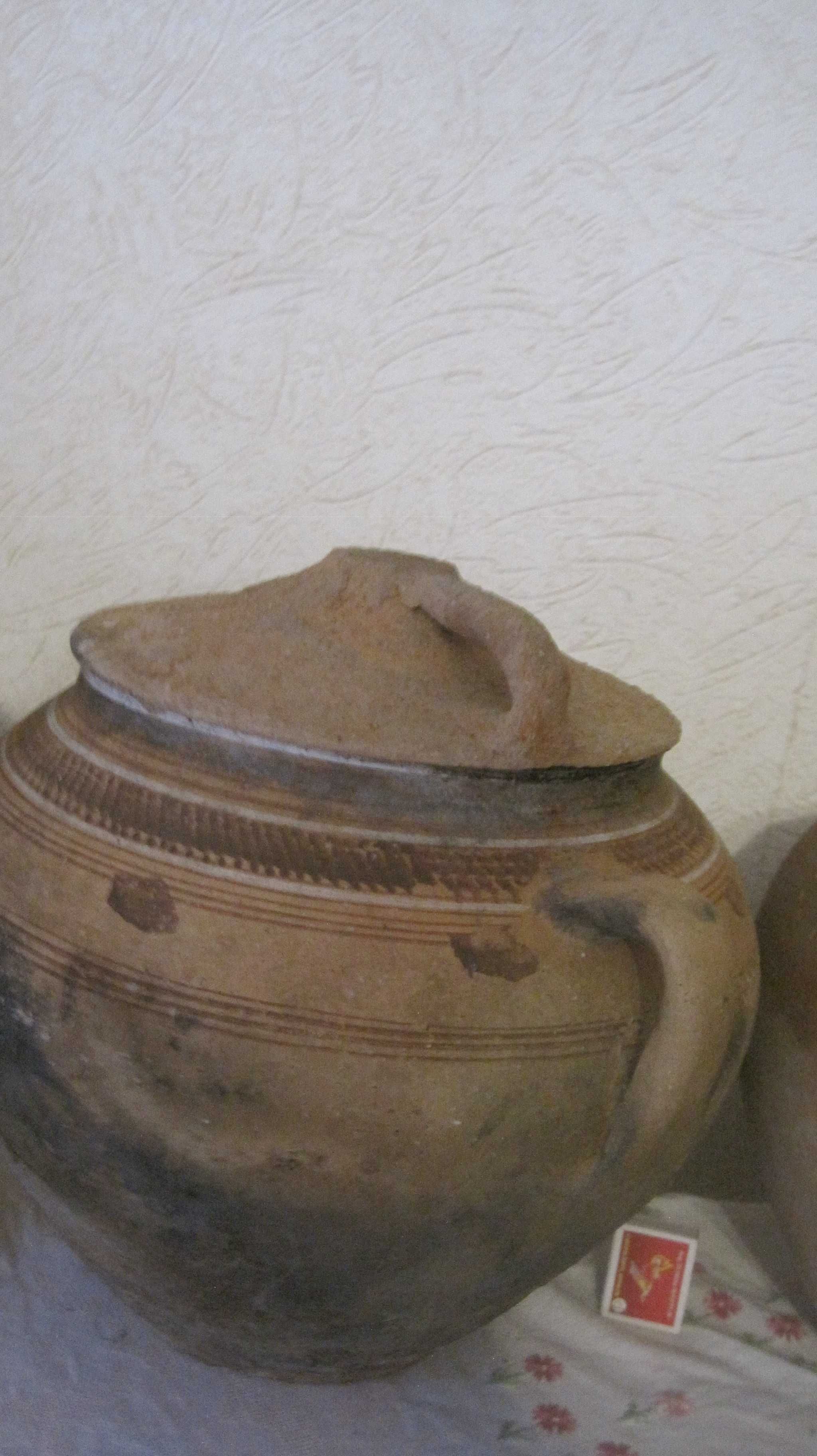 глиняні баняки старин посуд старина глечик горшок кувшин графин давний