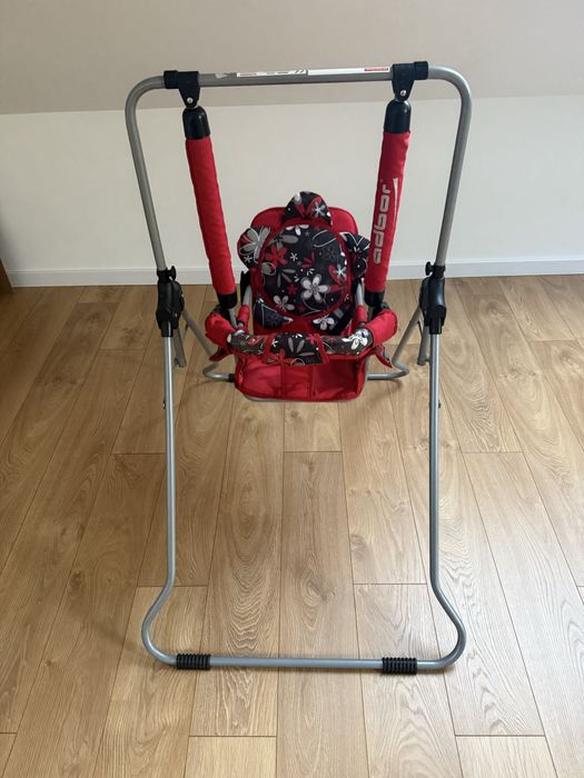 Huśtawka dla dziecka stojaca na stelażu