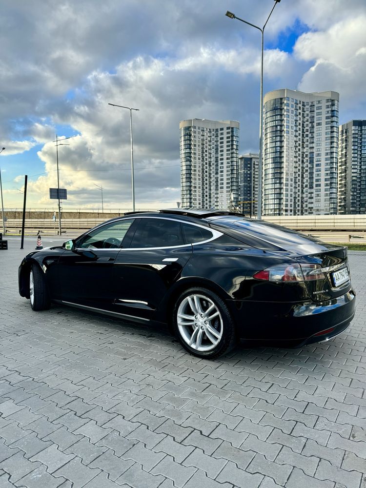 Tesla Model S, 85 кВт