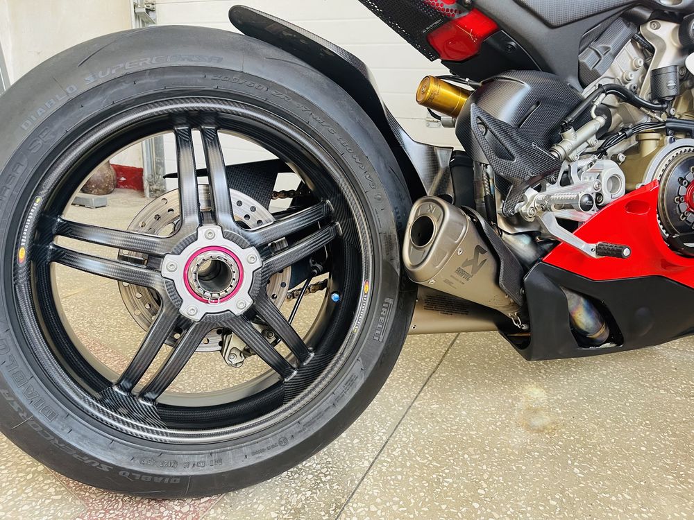 ducati panigale v4 Speciale carbon evo pro