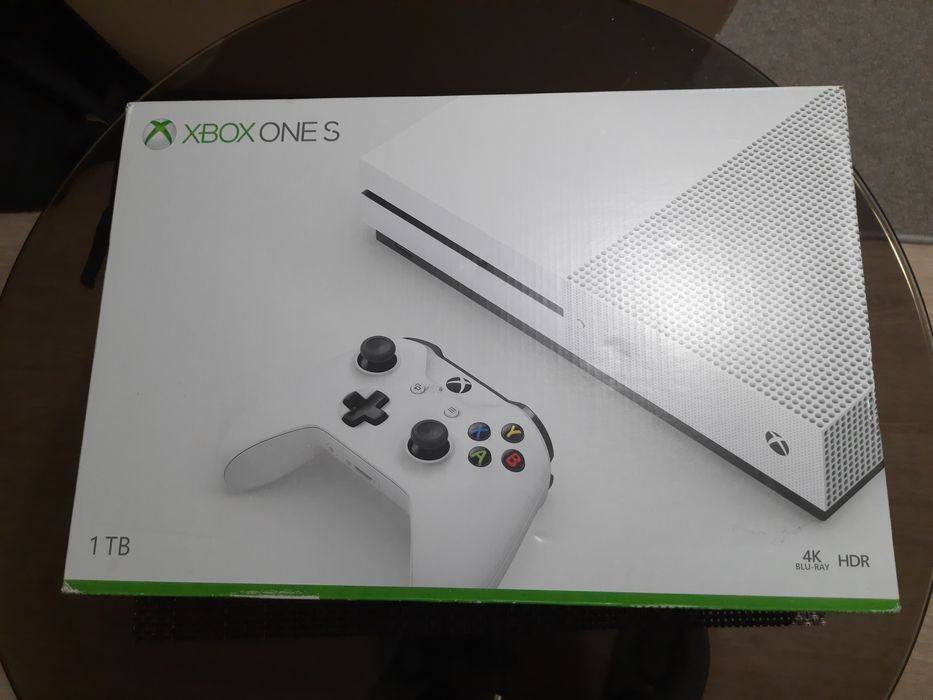 Xbox one S 1tb полный комплект