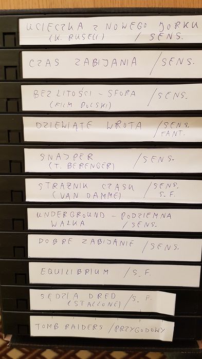 Filmy na kasetach VHS Video ( różne ) .