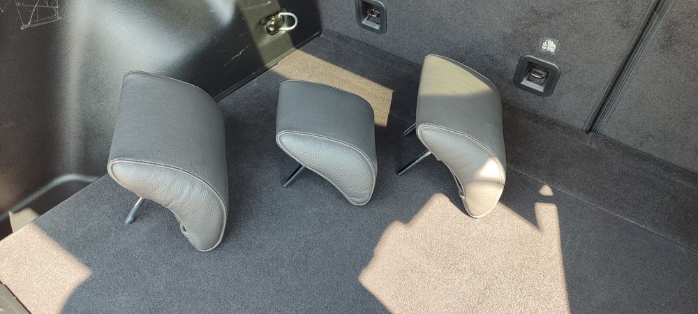 Продам подголовники на задний ряд сидений.