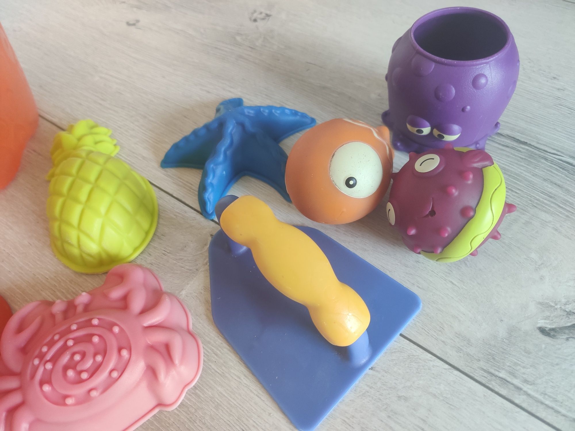 b.toys duże wiaderko do piasku na plażę zestaw