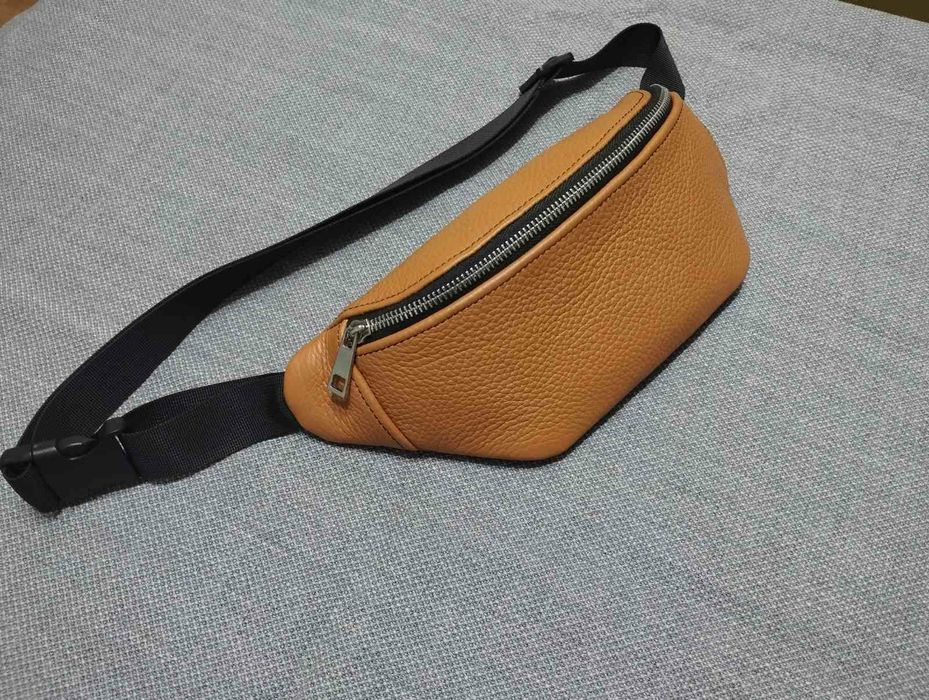 Бананка , сумка на пояс з  натуральної шкіри.