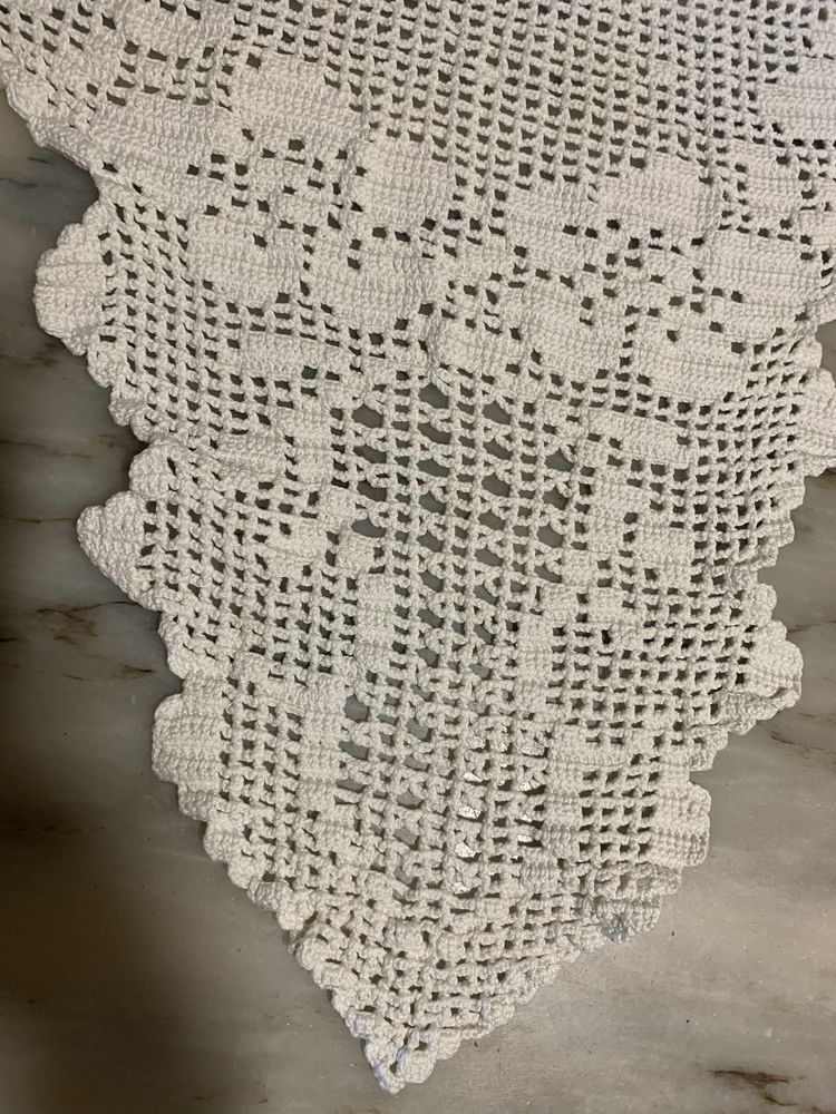Naperon de mesa em renda branca, feito à mão