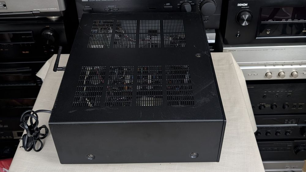 Yamaha R-N602 Wysokiej klasy amplituner stereo z funkcjami sieciowymi