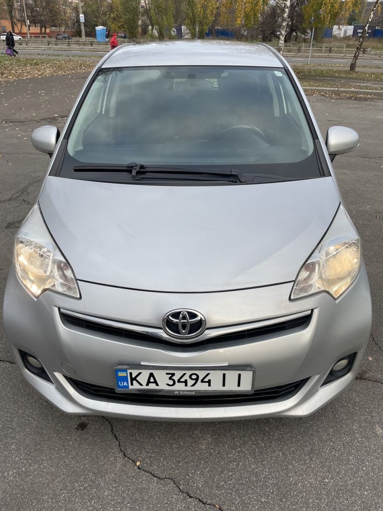 Toyota Versa S 2011 рік