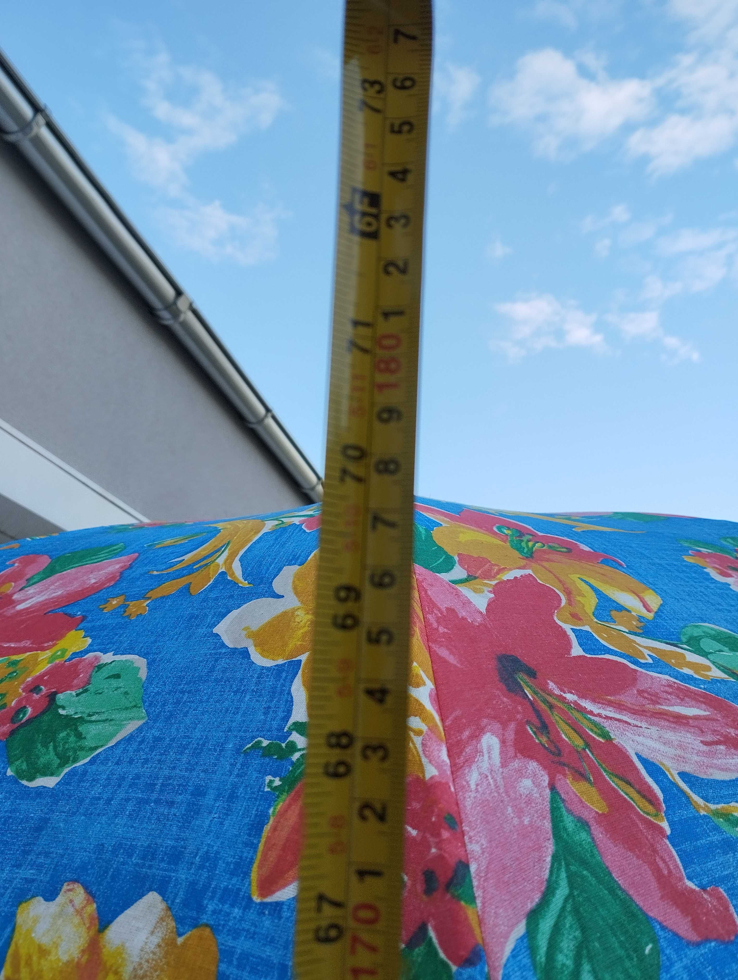 parasol ogrodowy z podstawą