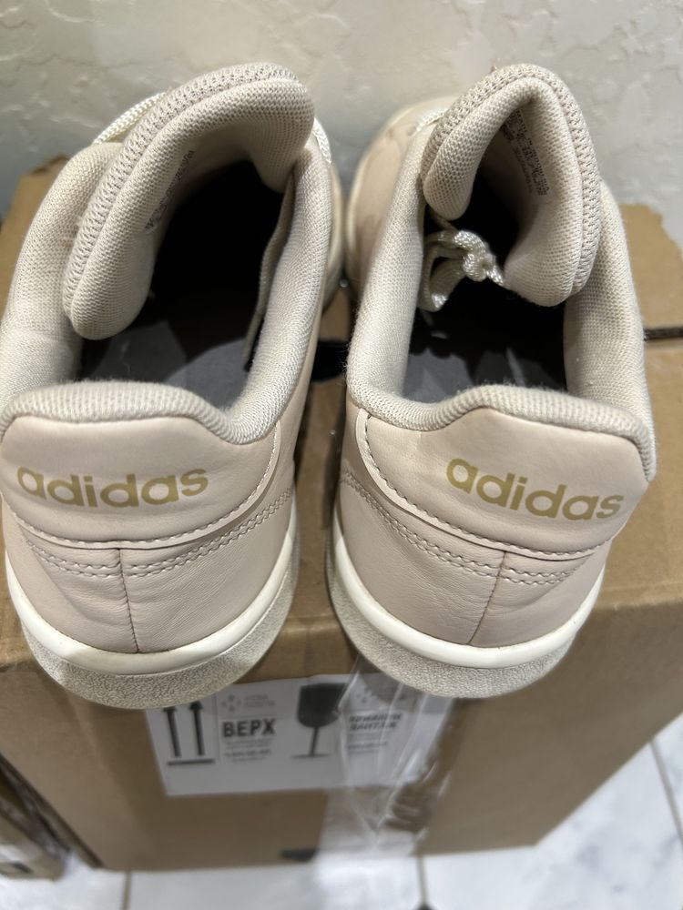 Продам кроссовки Adidas 39 размер