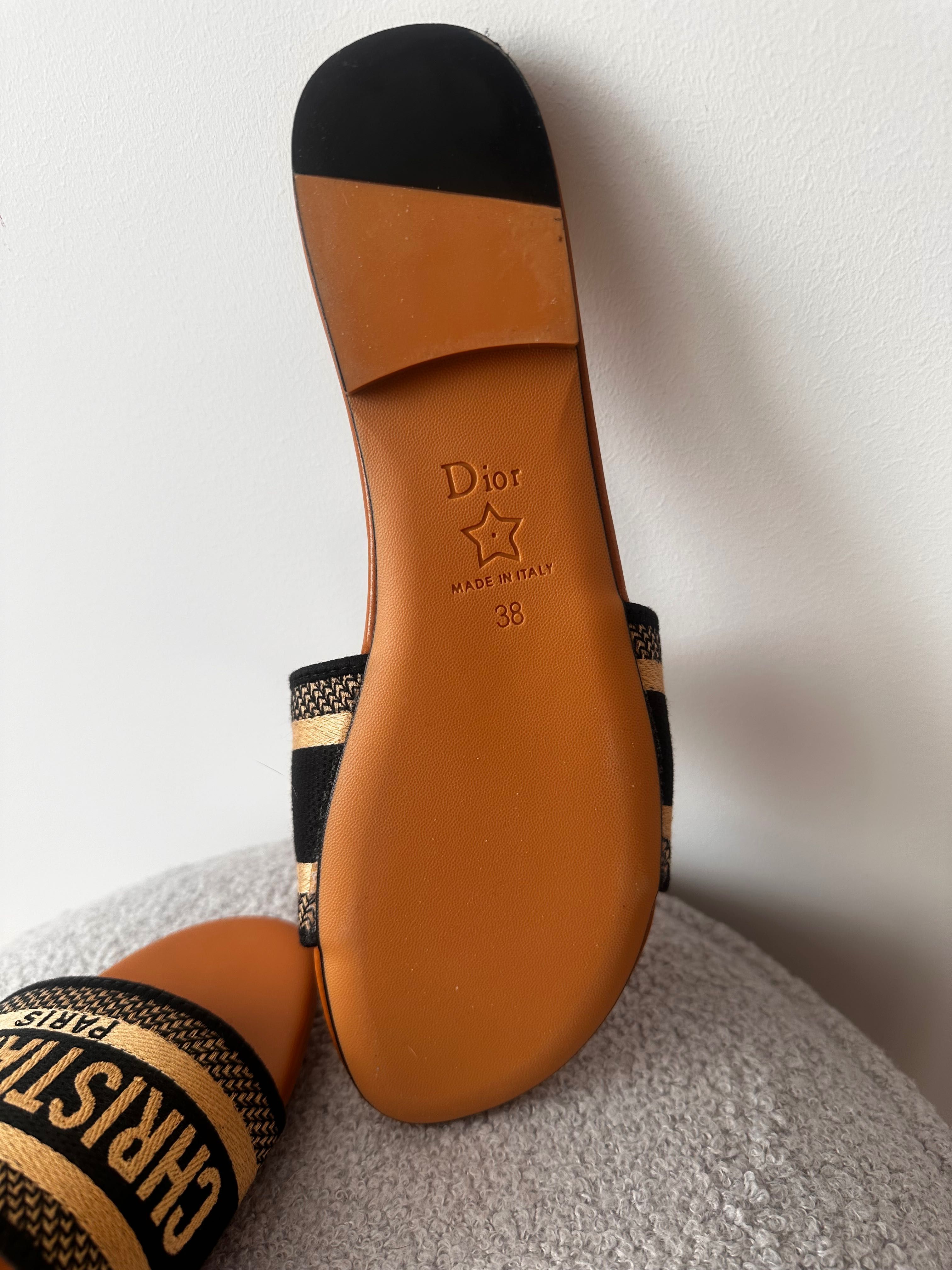 Шльопки Dior, нові