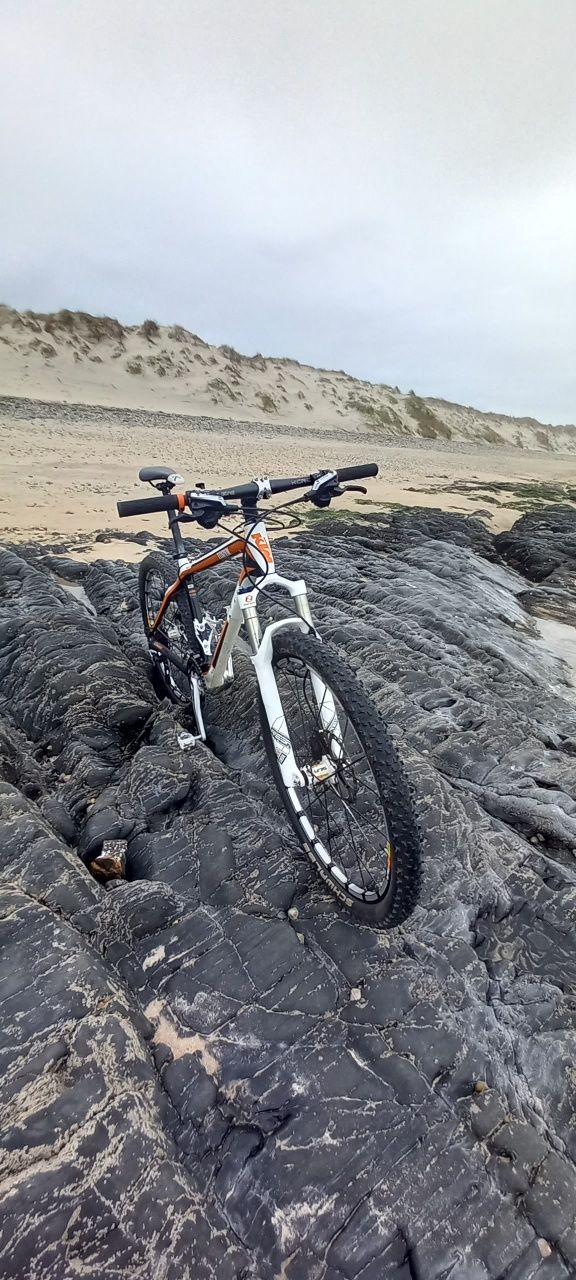 KTM TORYN Master em Carbono