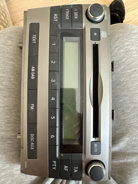 Штатная  автомагнитолла Тойота Авенсис