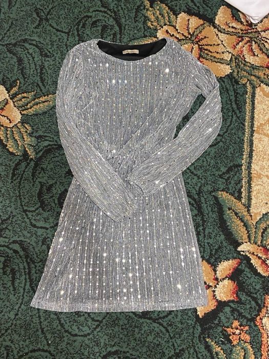 Вечірня срібляста сукня віскоза