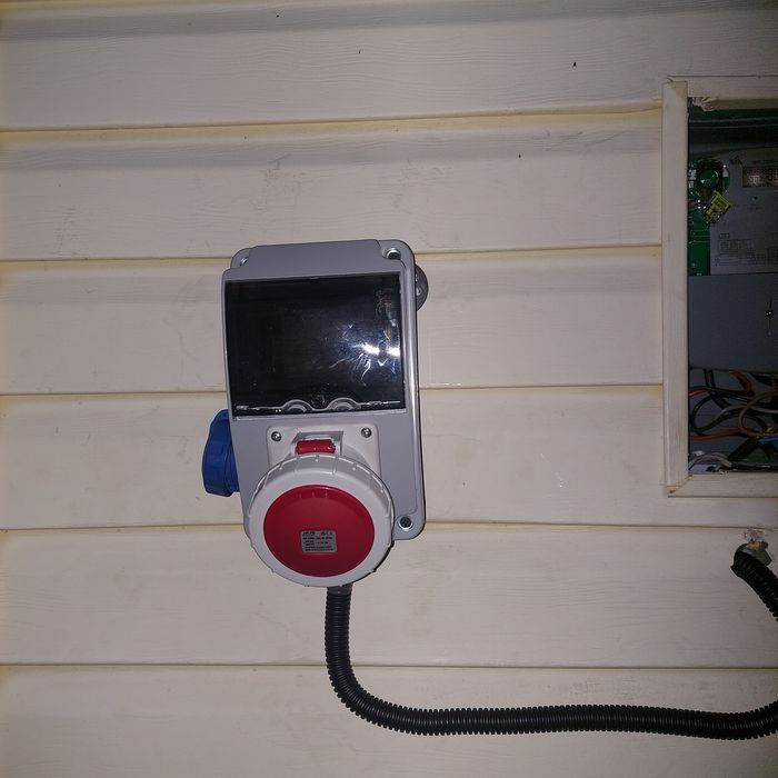 Надаю послуги по збиранню електричних щитів під замовлення.