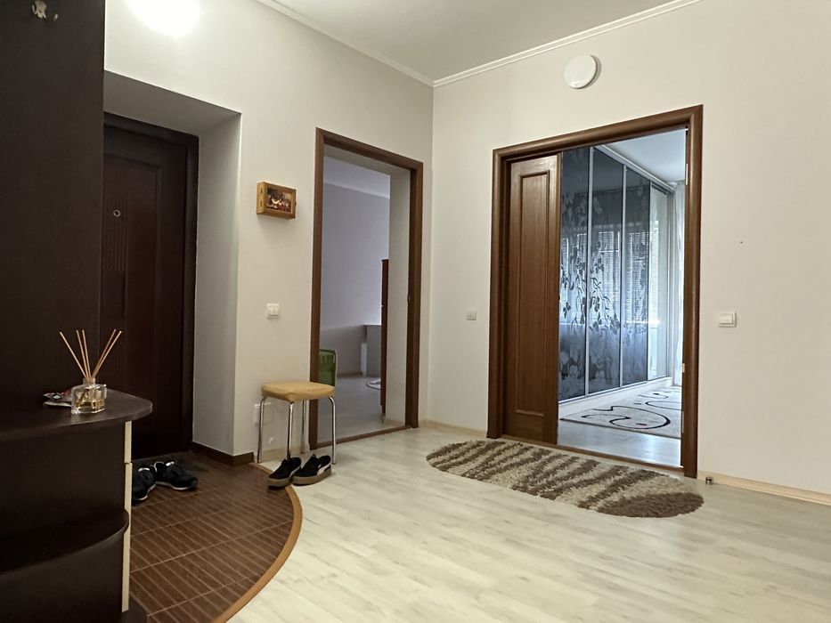 Продаж 3-х кімнатної з гаражем