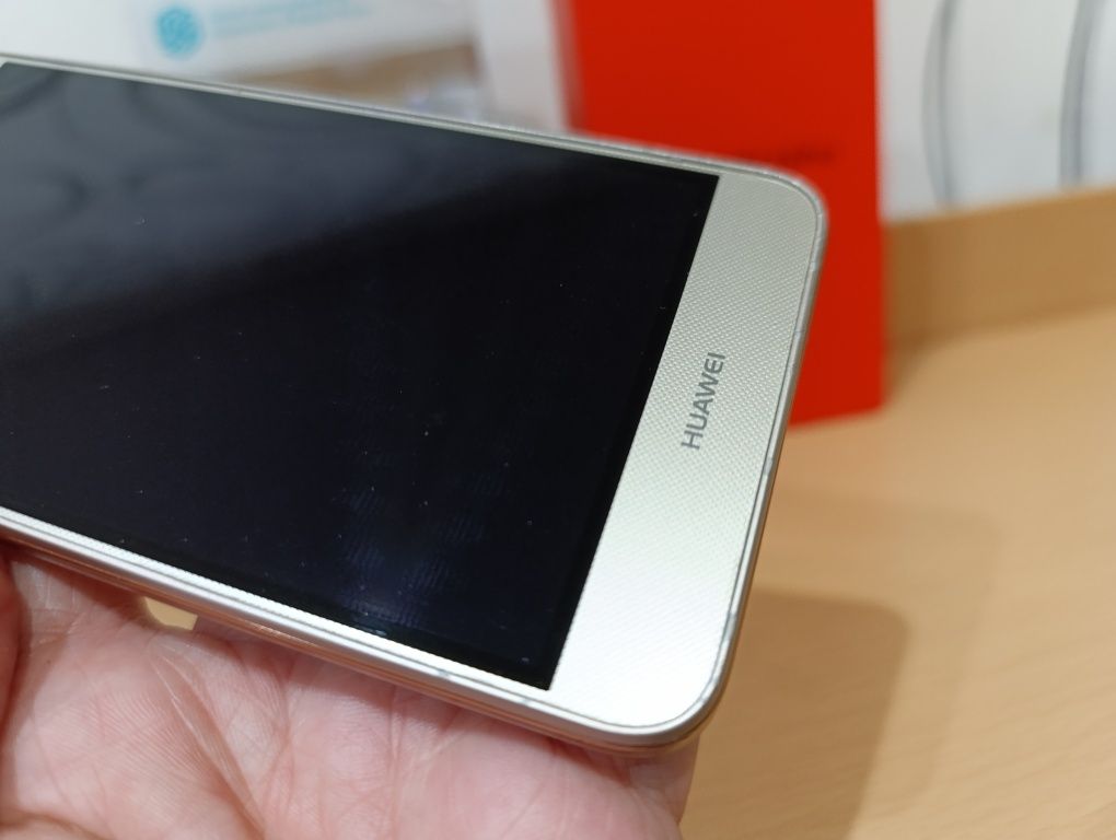 Неробочий мобільний телефон Huawei Y6 pro під відновлення чи запчастин