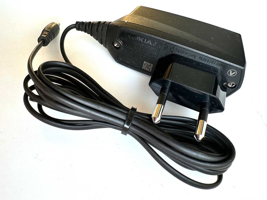 Сетевое зарядное устройство Nokia