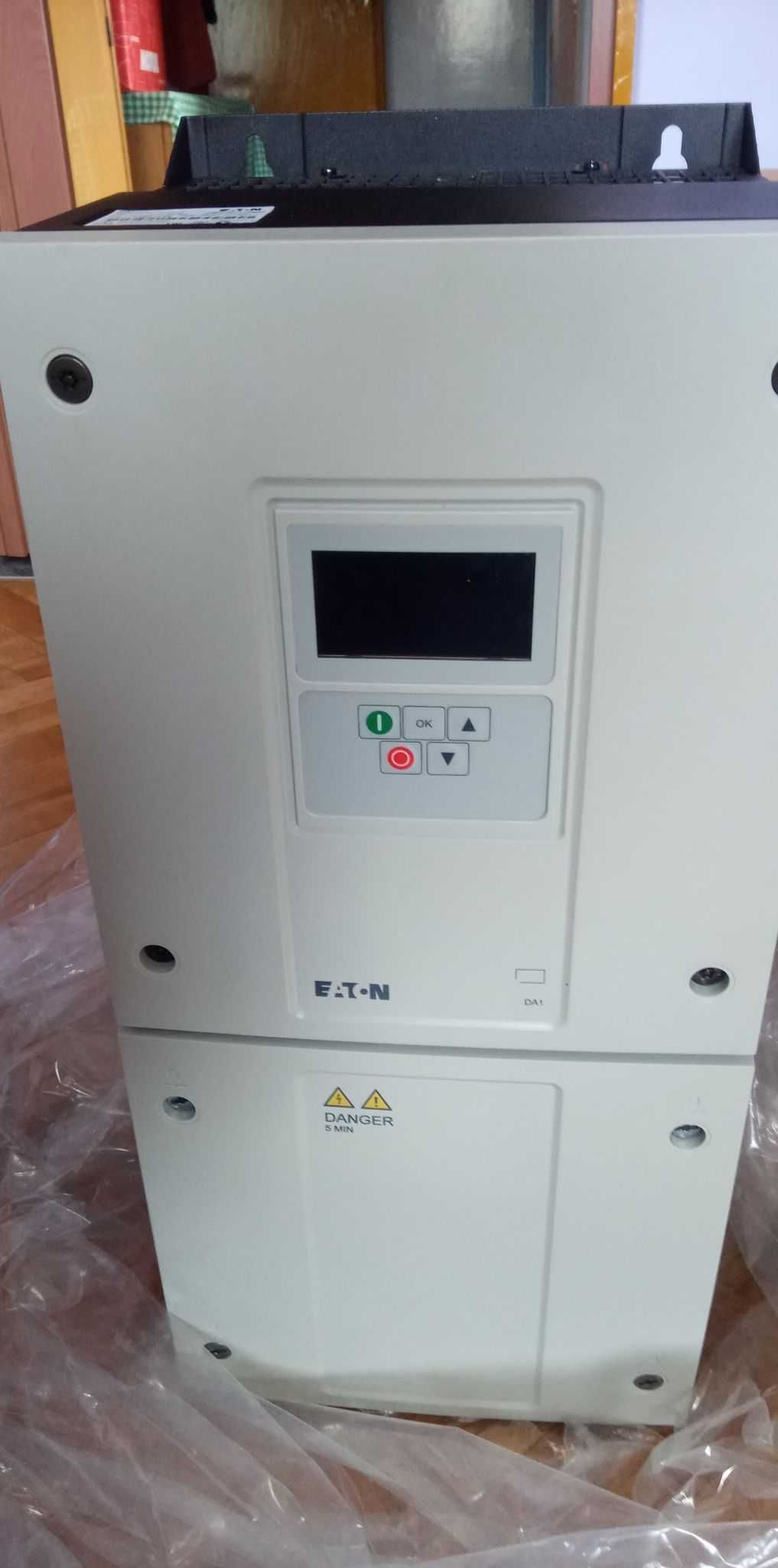 Falownik Eaton DA1 37kW 3x400V RFI IP55 OLED lak. S5 DA1-34072FB-B55C