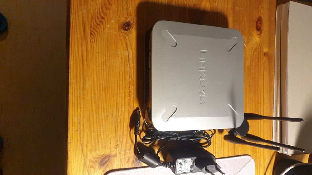 Linksys WRVS4400N V1.1  гигабитный маршрутизатор.