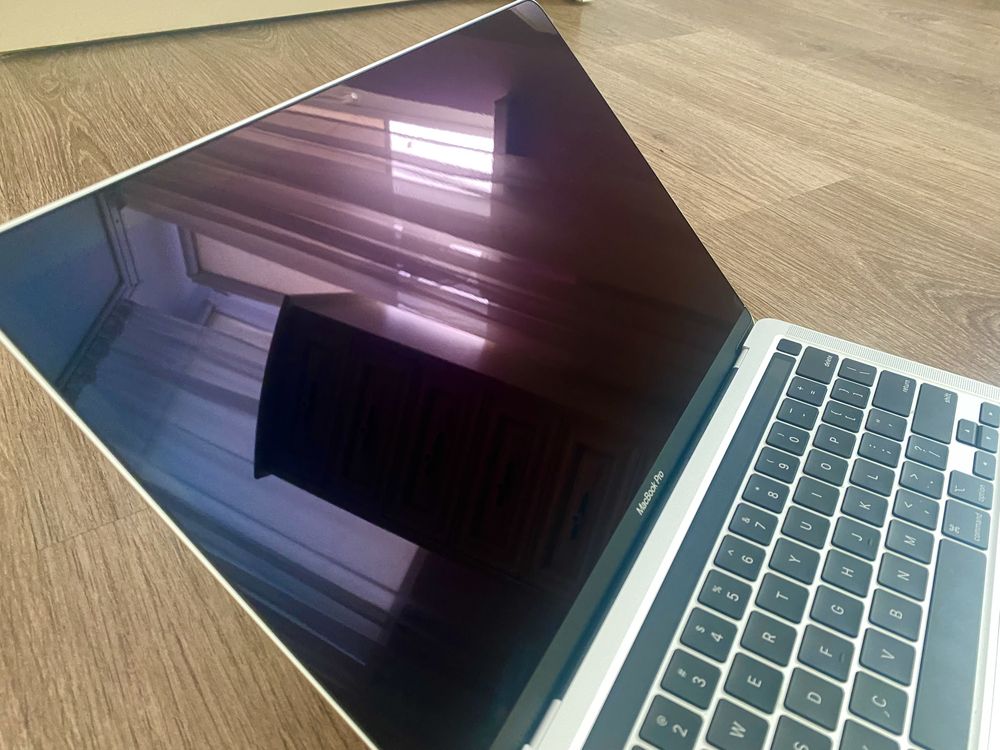 MacBook Pro M2, 8/256gb. Идеал!