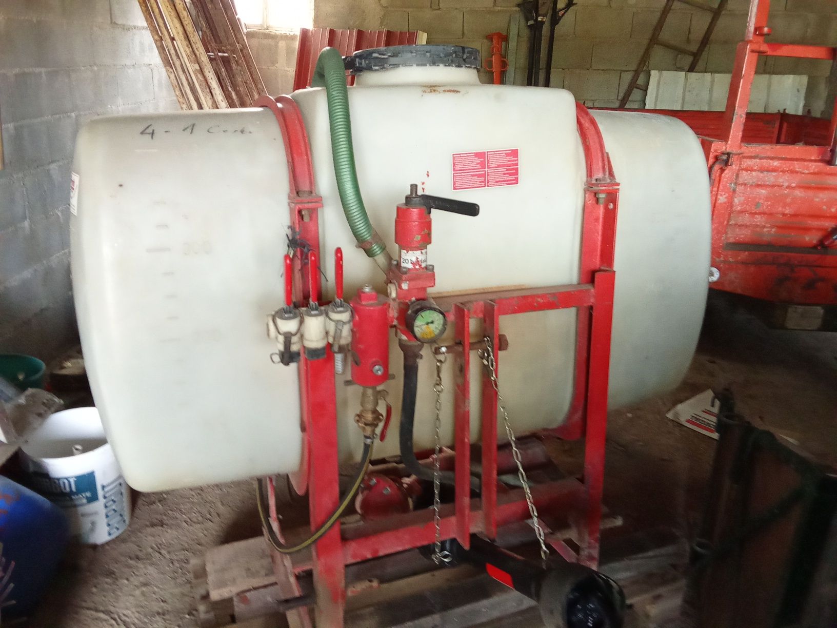 Pulverizador 400 litros