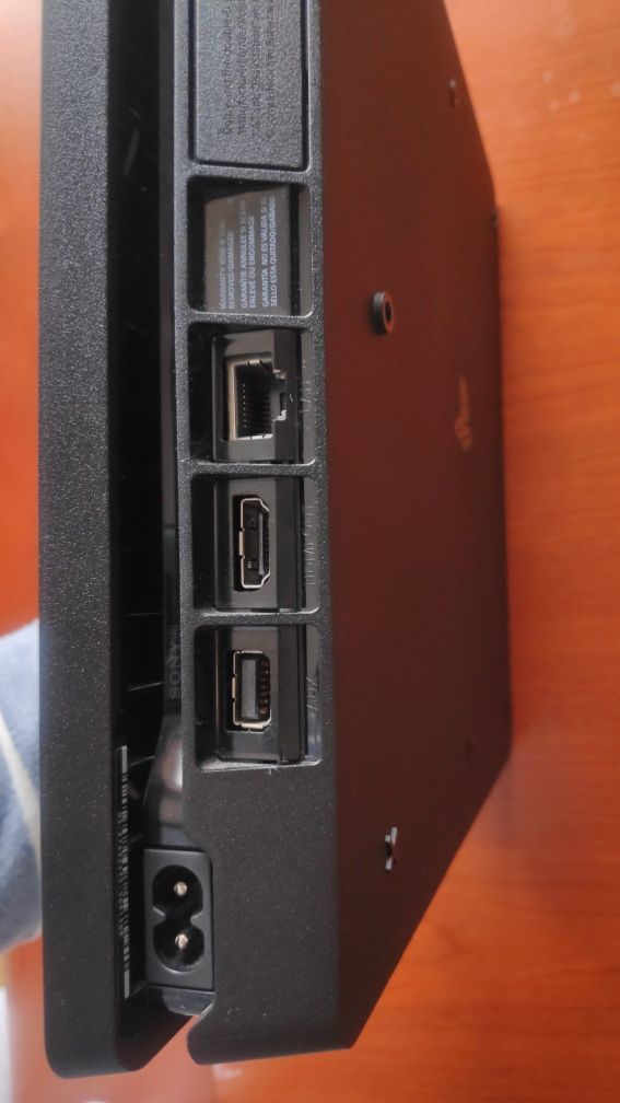 PS4 Slim + Comando + base vertical