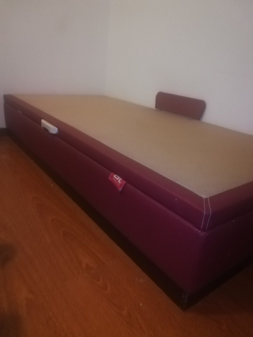 Vendo cama de solteiro c/arrumação