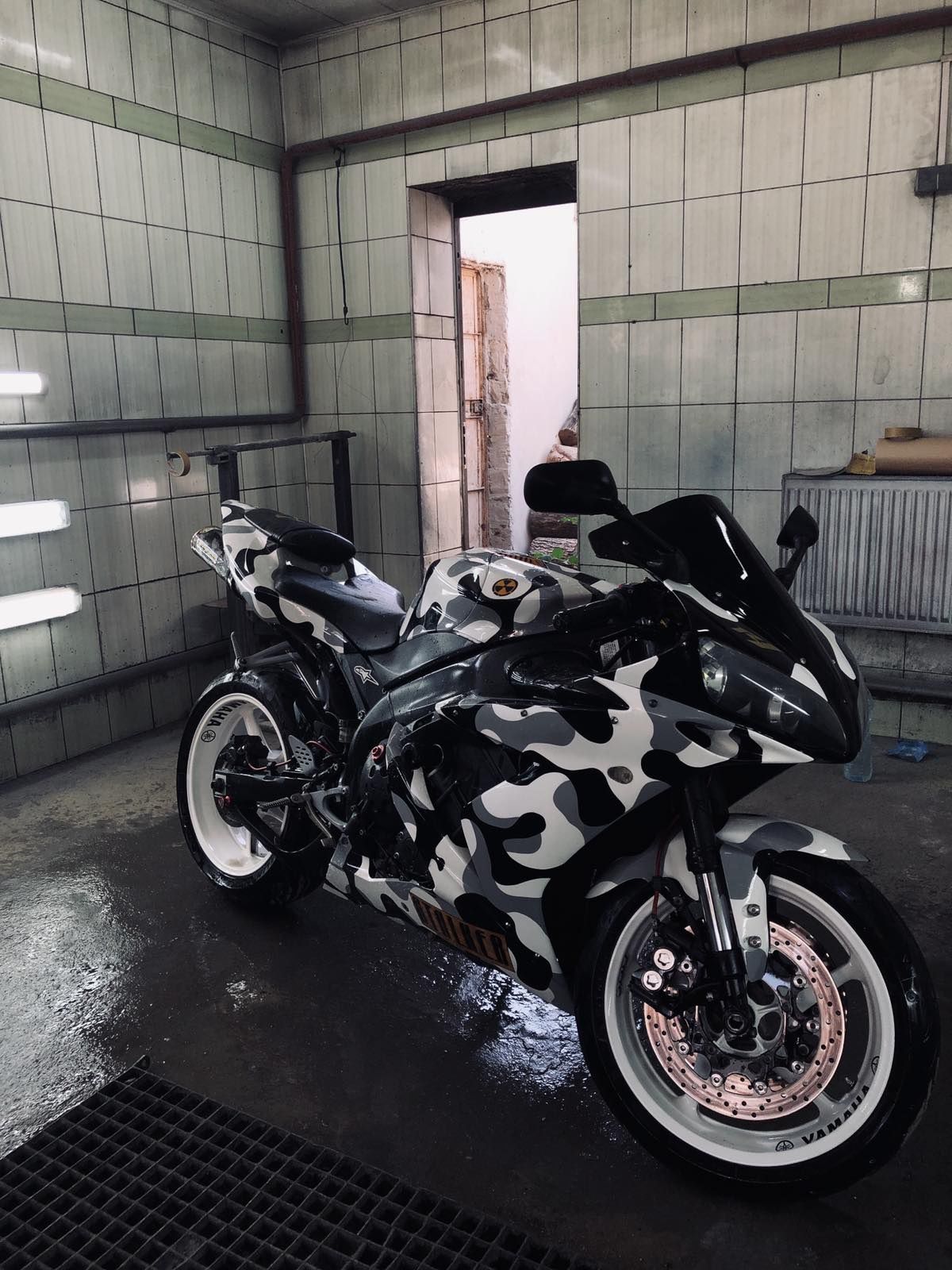 YAMAHA R 1  2005